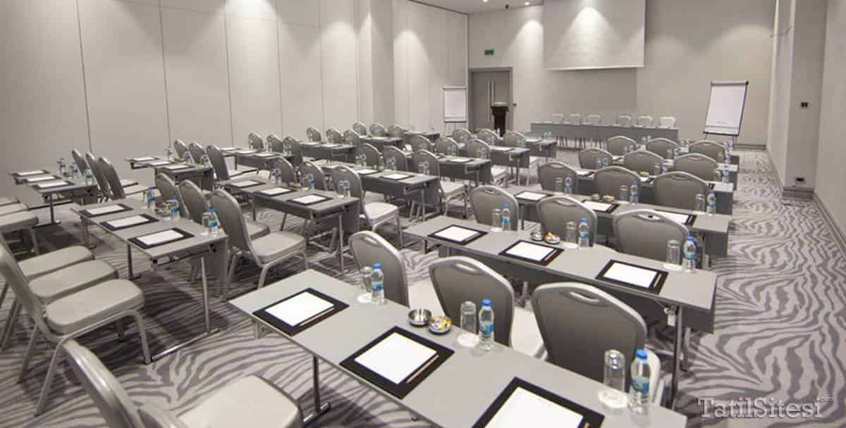 Wyndham Grand İstanbul Kalamış Marina Hotel